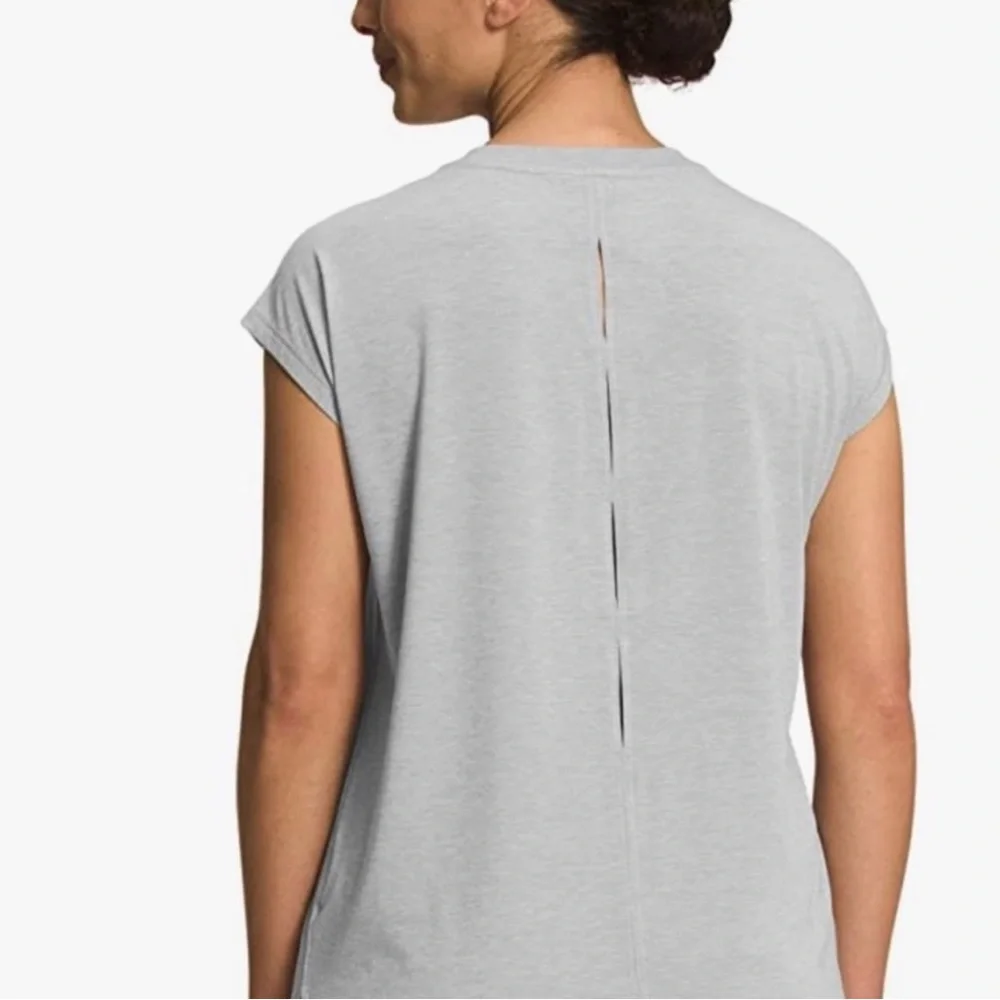 THE NORTH FACE Wander Slitback Short Sleeve Shirt Light Grey Women's Medium NWT - Picture 2 of 9